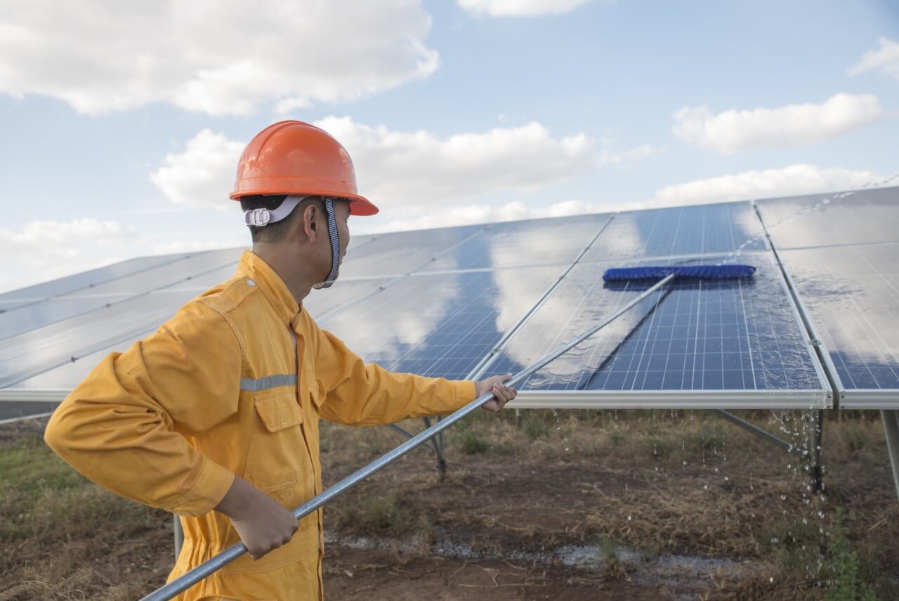 découvrez l'importance de l'entretien des panneaux photovoltaïques pour maximiser leur performance et prolonger leur durée de vie. apprenez les meilleures pratiques et conseils pour garantir un fonctionnement optimal de votre installation solaire.