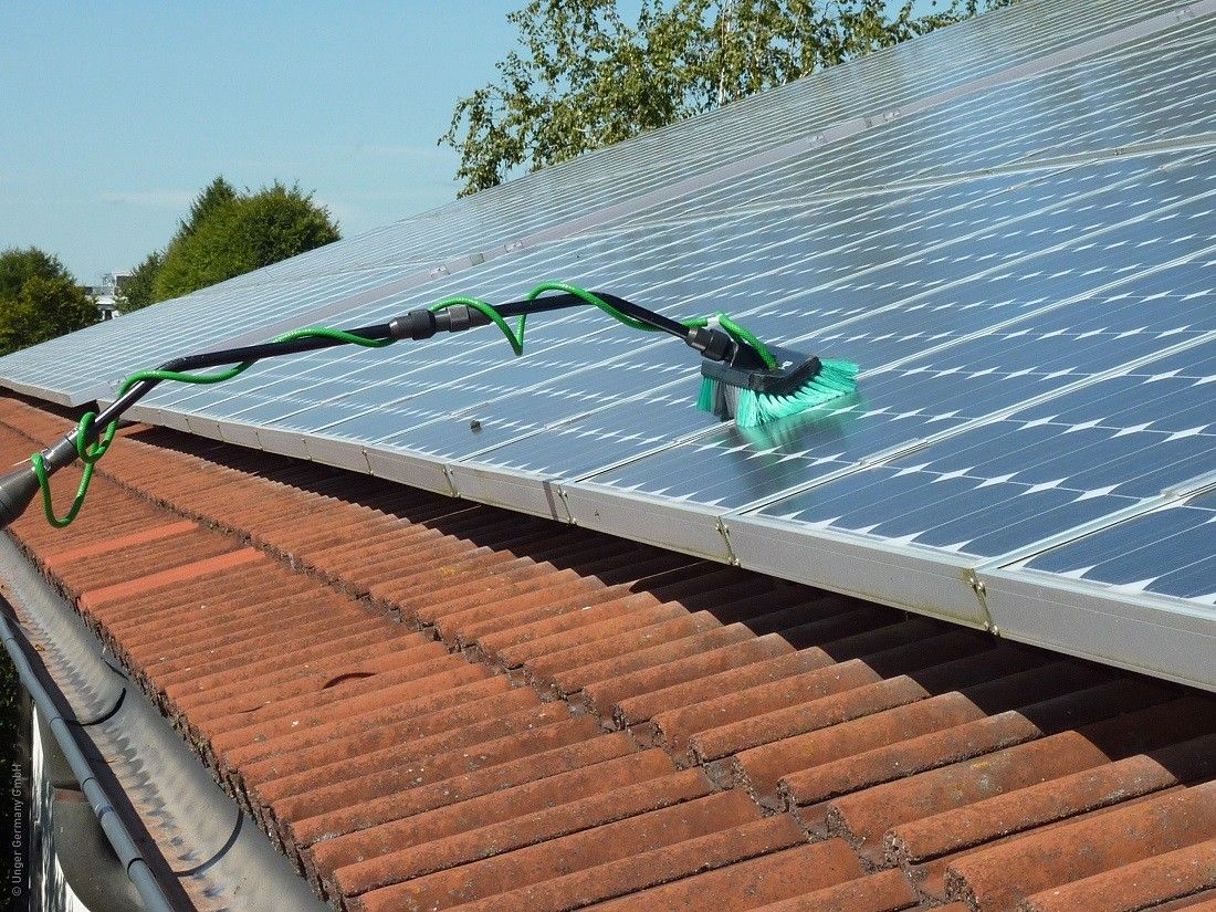 découvrez l'importance de l'entretien des panneaux photovoltaïques pour optimiser leur performance et prolonger leur durée de vie. nos conseils pratiques et astuces vous aideront à maintenir vos installations solaires en parfait état.
