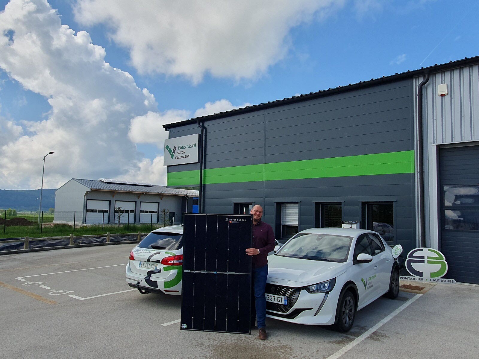 découvrez l'univers des panneaux à travers une expérience immersive qui combine innovation et design. plongez dans un monde où chaque panneau raconte une histoire unique, mettant en valeur des matériaux durables et des technologies de pointe. transformez votre espace avec nos solutions personnalisées et laissez-vous inspirer par des idées créatives pour tous vos projets.