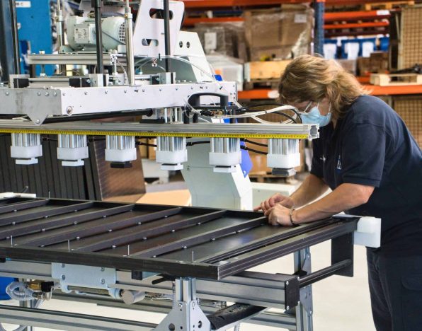 découvrez le processus de fabrication des panneaux solaires, une technologie durable et innovante qui transforme la lumière du soleil en énergie propre. apprenez les étapes clés de la production et les avantages environnementaux des panneaux solaires.
