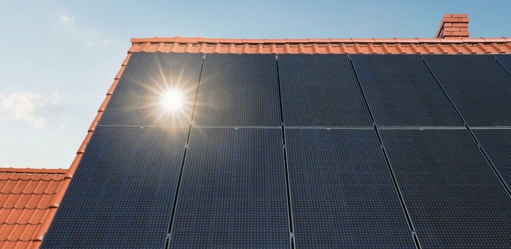 découvrez comment optimiser la gestion de votre surplus d'énergie généré par vos panneaux photovoltaïques. apprenez des stratégies efficaces pour utiliser pleinement votre production d'électricité solaire, réduire vos factures d'énergie et contribuer à un avenir durable.