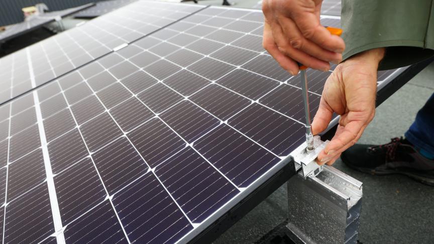 découvrez notre guide complet sur les panneaux solaires : tout ce que vous devez savoir sur leur fonctionnement, les avantages, les coûts, l'installation et les aides disponibles pour passer à l'énergie solaire de manière efficace et durable.