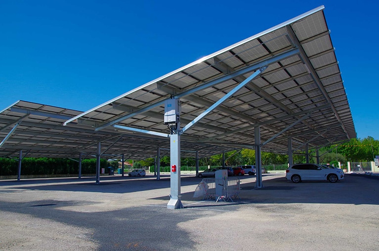 découvrez notre guide photovoltaïque complet pour comprendre l'énergie solaire, ses avantages, comment choisir des panneaux solaires et optimiser leur installation pour réduire votre facture d'électricité et contribuer à la protection de l'environnement.