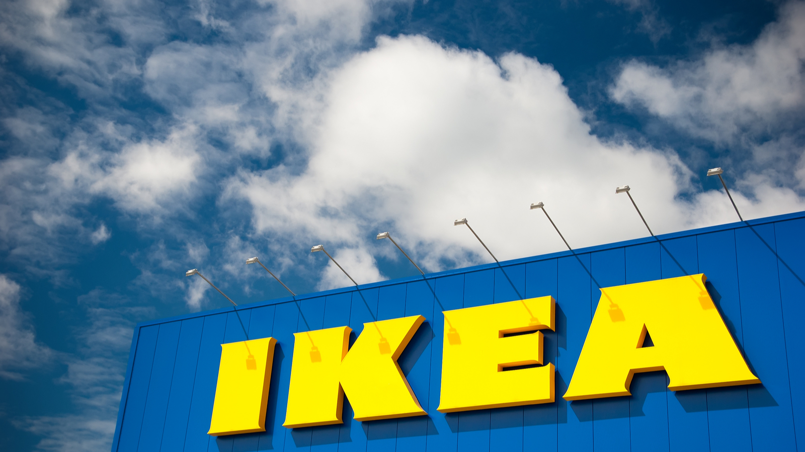 découvrez comment ikea intègre des solutions durables dans votre intérieur avec ses panneaux solaires. optimisez votre consommation d'énergie tout en alliant design moderne et respect de l'environnement.