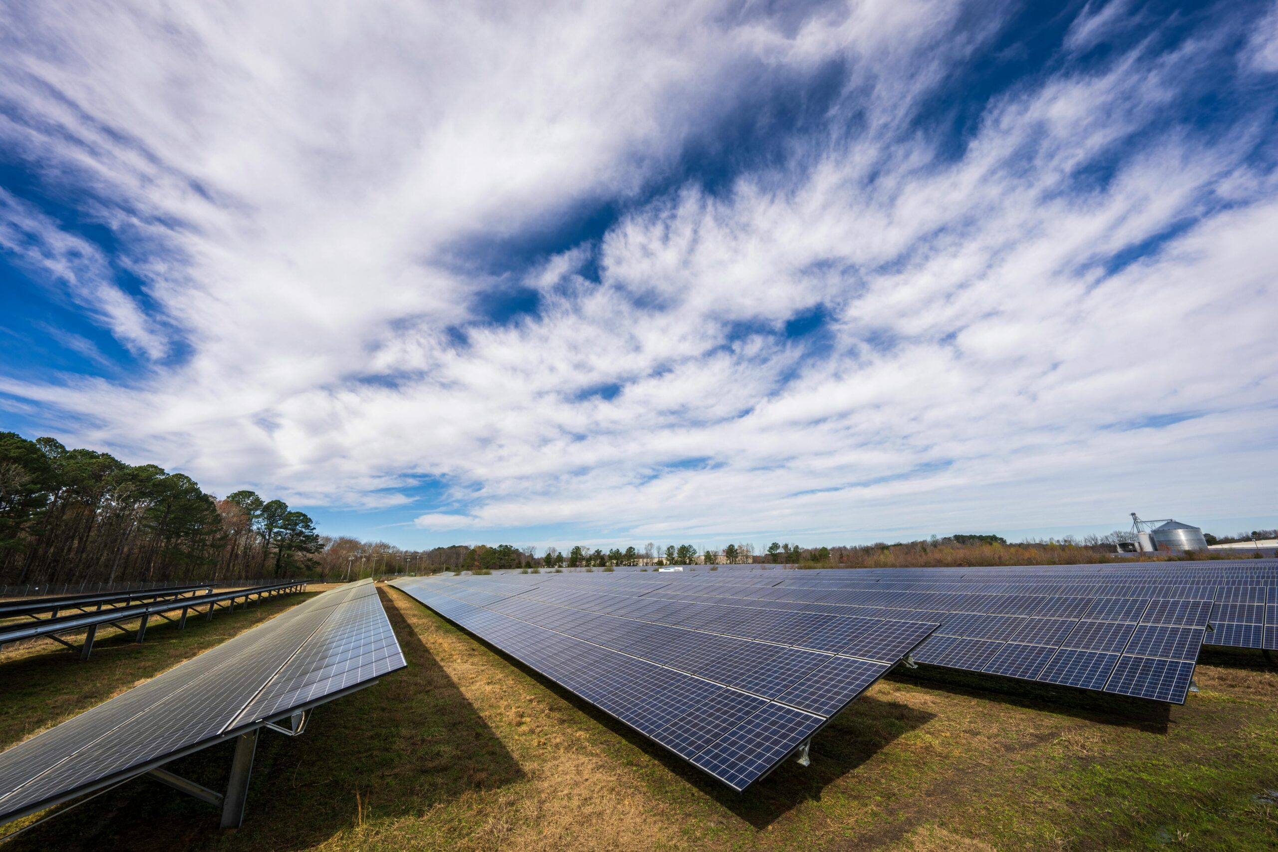 découvrez notre collection d'images gratuites de panneaux solaires, parfaites pour illustrer vos projets sur les énergies renouvelables. téléchargez et utilisez ces visuels de haute qualité pour promouvoir un avenir durable.