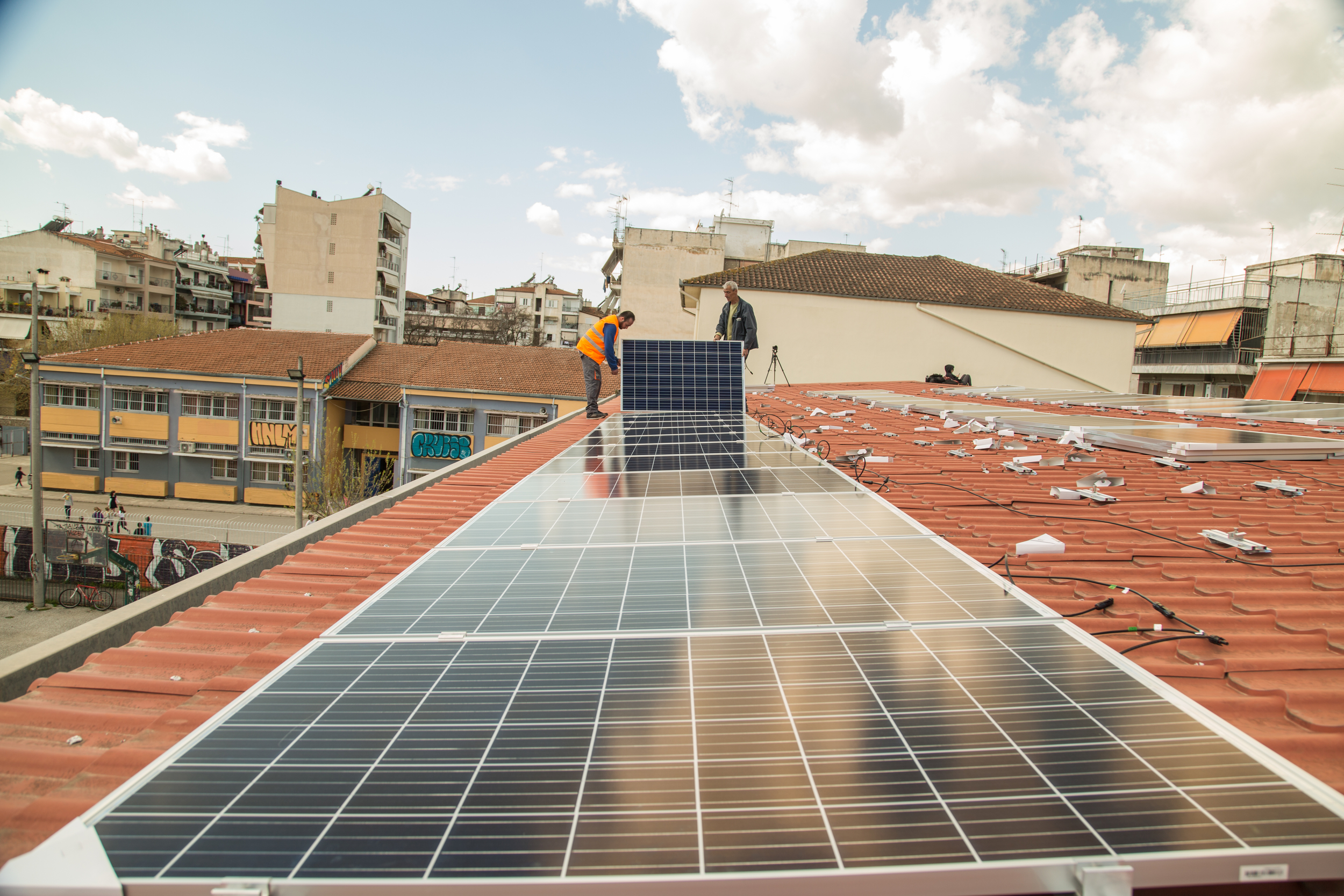 découvrez comment les panneaux photovoltaïques contribuent à réduire l'impact climatique en produisant une énergie renouvelable et durable. explorez les avantages écologiques et économiques de l'énergie solaire pour un avenir plus vert.