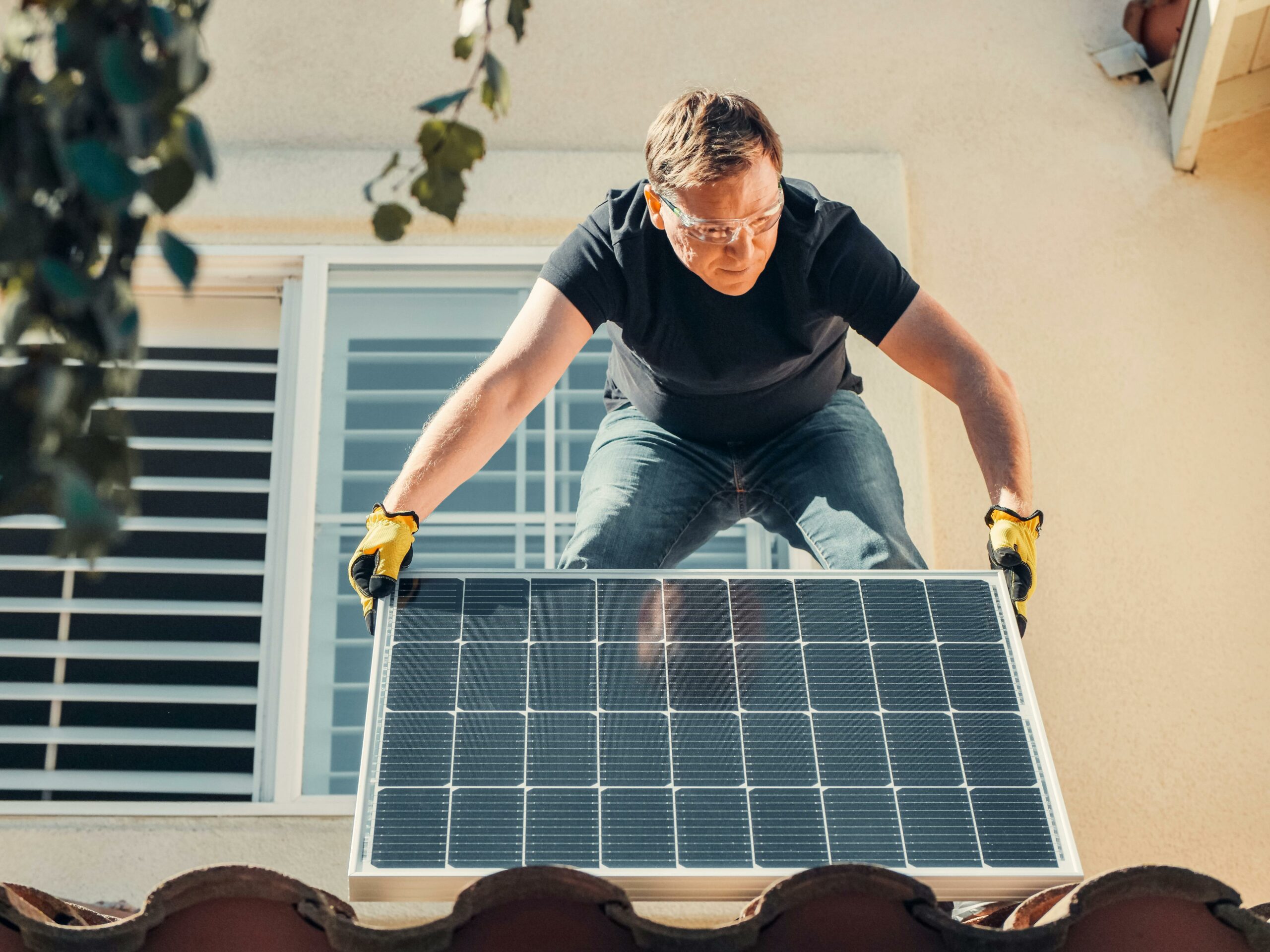 découvrez les étapes essentielles pour une installation de panneaux solaires réussie. optimisez votre consommation d'énergie et profitez des avantages écologiques et économiques de l'énergie solaire avec notre guide complet.