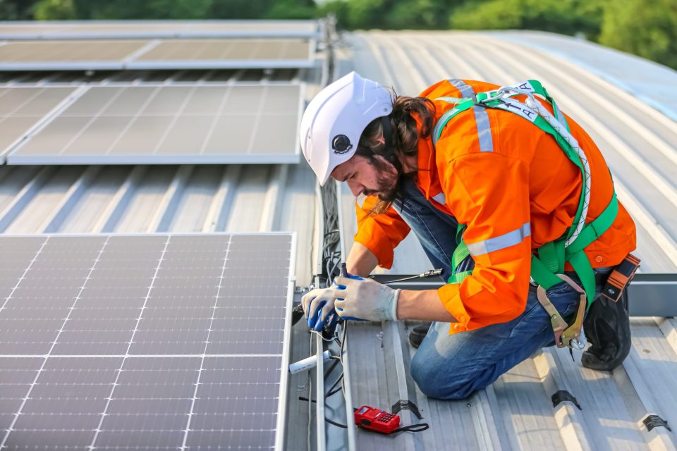 découvrez nos solutions d'installation de panneaux solaires pour transformer votre espace en une source d'énergie renouvelable. profitez d'économies sur vos factures d'électricité tout en contribuant à la protection de l'environnement. contactez-nous pour un devis gratuit!