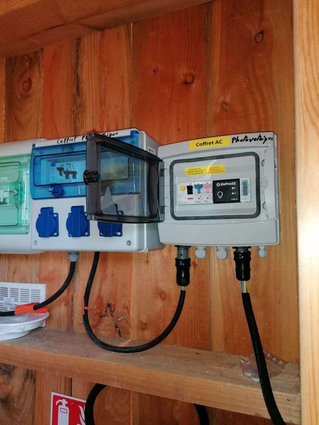 apprenez à installer vous-même des panneaux photovoltaïques grâce à notre guide complet. suivez nos conseils pratiques et astuces pour réaliser votre projet d'énergie solaire facilement et économiquement. réduisez votre facture d'électricité tout en contribuant à la protection de l'environnement.