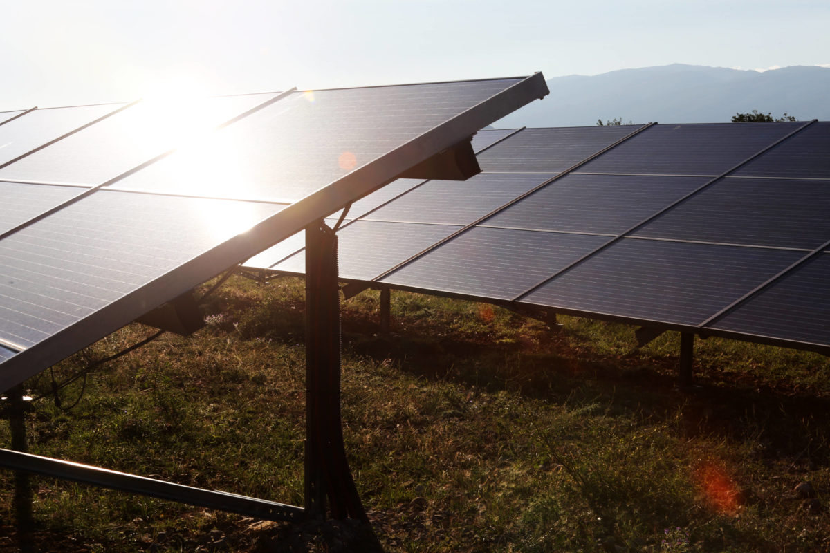 découvrez comment investir dans l'énergie solaire et profiter des nombreux avantages de cette source d'énergie renouvelable. apprenez les meilleures pratiques pour maximiser votre retour sur investissement tout en contribuant à la protection de l'environnement.