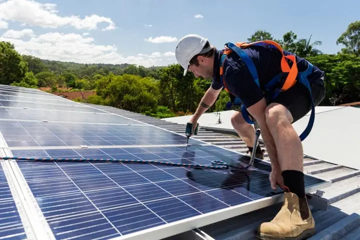 découvrez les opportunités d'investissement dans l'énergie photovoltaïque à l'étranger. explorez les marchés émergents, les incitations fiscales et les projets durables qui transforment l'avenir énergétique. investissez intelligemment dans le solaire et profitez des bénéfices à long terme.