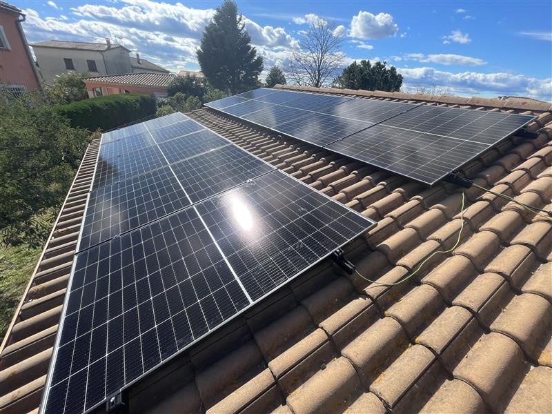 découvrez le kit solaire allô solar, une solution pratique et efficace pour produire votre propre énergie verte. idéal pour les particuliers et les professionnels, ce kit vous offre tout le nécessaire pour tirer parti de l'énergie solaire et réduire votre empreinte carbone.