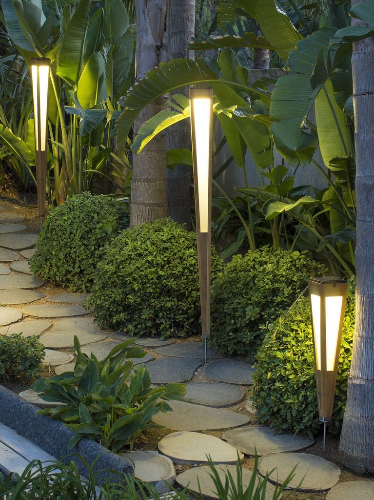découvrez nos lampes solaires pour jardin, alliant esthétique et écologie. illuminez vos espaces extérieurs tout en réduisant votre empreinte carbone avec des éclairages à énergie solaire, faciles à installer et économiques.
