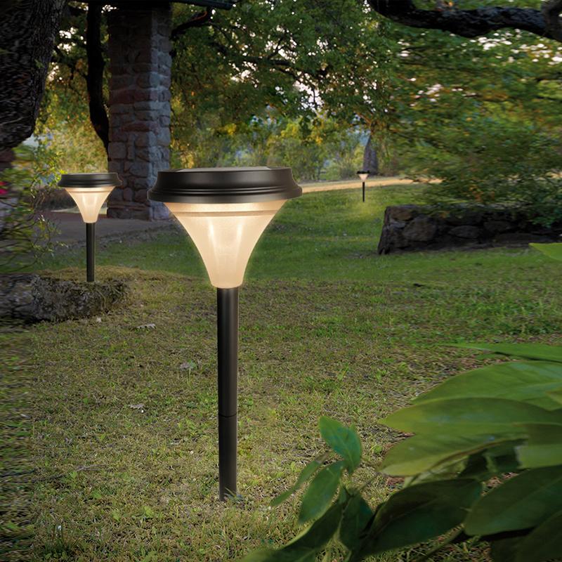 découvrez notre sélection de lampes solaires pour jardin, idéales pour illuminer vos espaces extérieurs tout en respectant l'environnement. profitez d'une lumière douce et chaleureuse grâce à ces solutions éco-responsables, faciles à installer et économiques.
