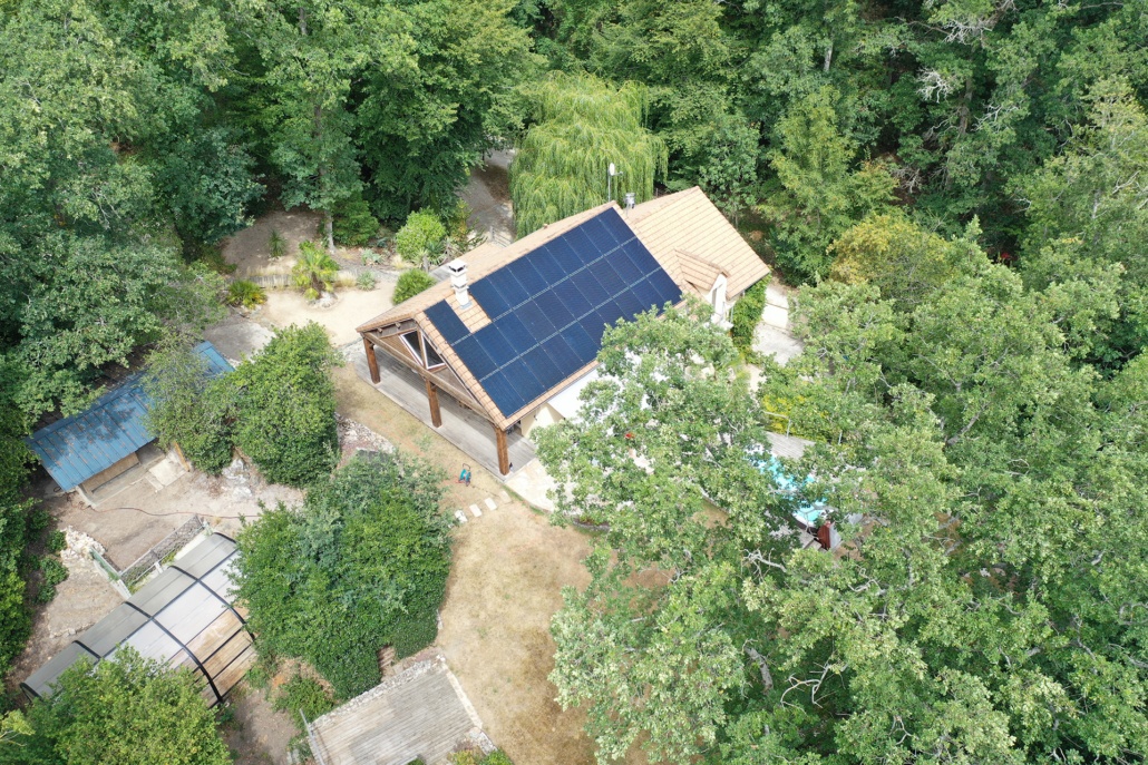 découvrez les avantages d'une maison autonome grâce aux panneaux solaires. transformez votre habitat en une source d'énergie renouvelable, réduisez vos factures d'électricité et participez à la protection de l'environnement tout en profitant d'un confort moderne.