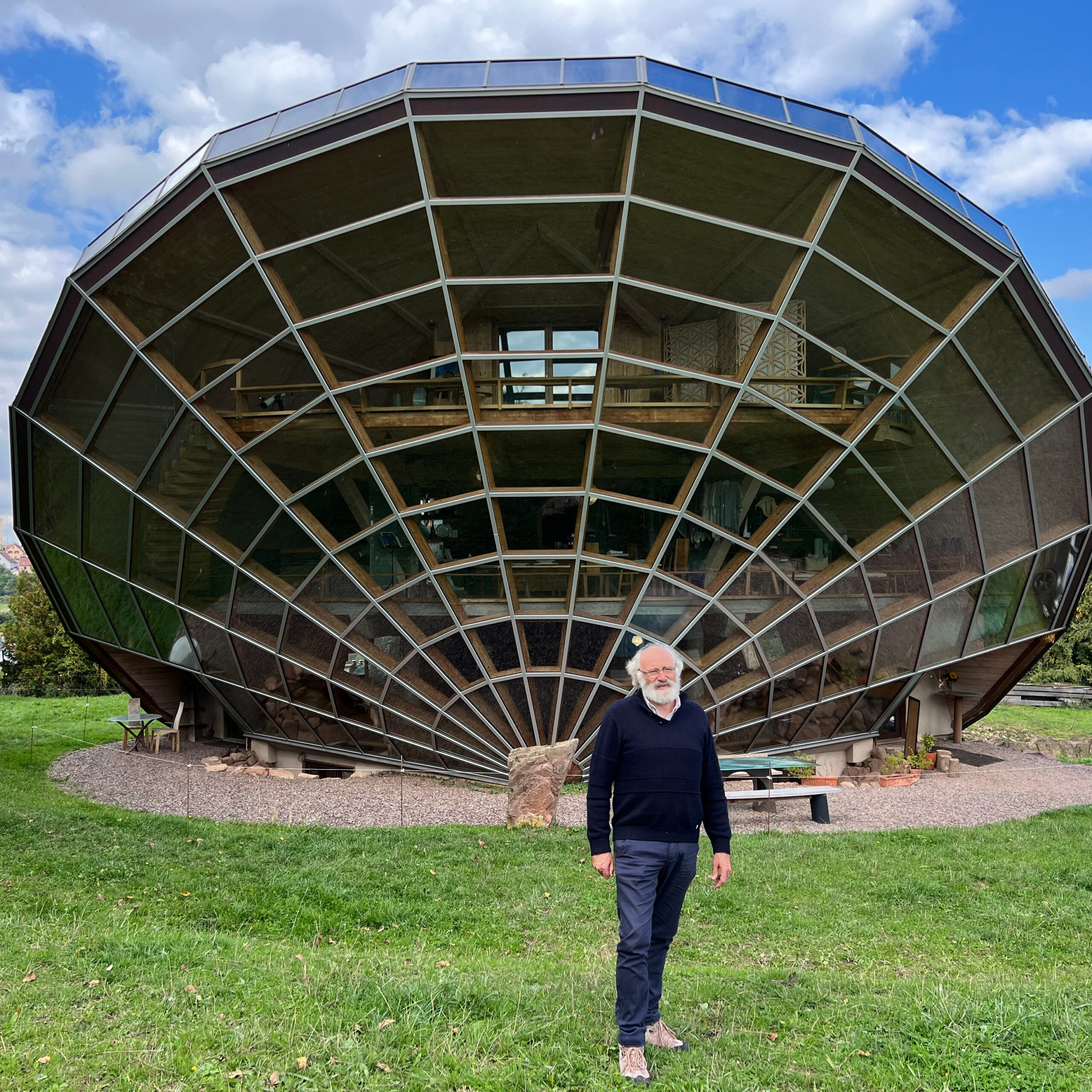 découvrez les avantages d'une maison solaire : une habitation écologique qui utilise l'énergie du soleil pour réduire vos factures d'énergie et votre empreinte carbone. aménagez un espace de vie confortable tout en préservant notre planète.