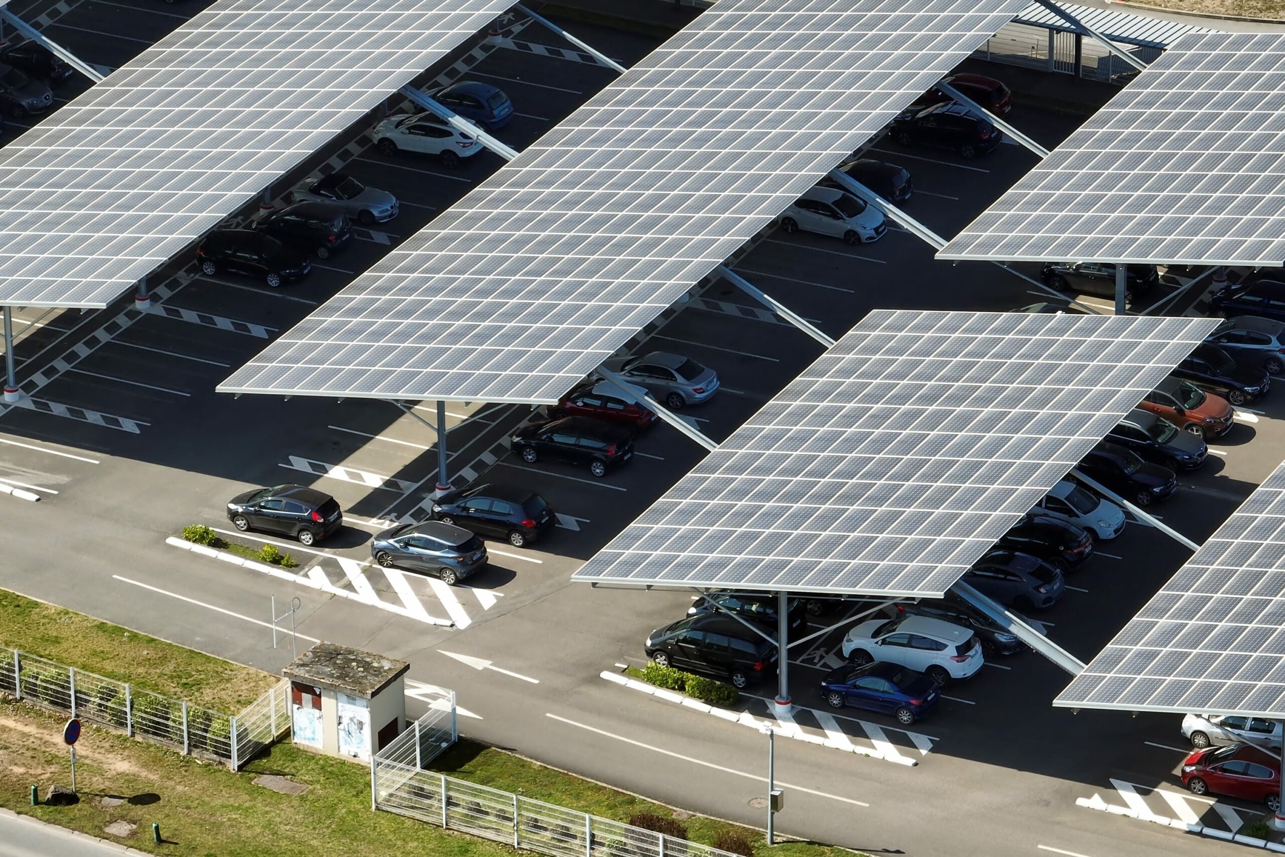 découvrez comment maximiser l'utilisation de l'énergie solaire pour réduire vos factures d'électricité et contribuer à la protection de l'environnement. apprenez les meilleures pratiques et technologies pour optimiser votre système solaire.
