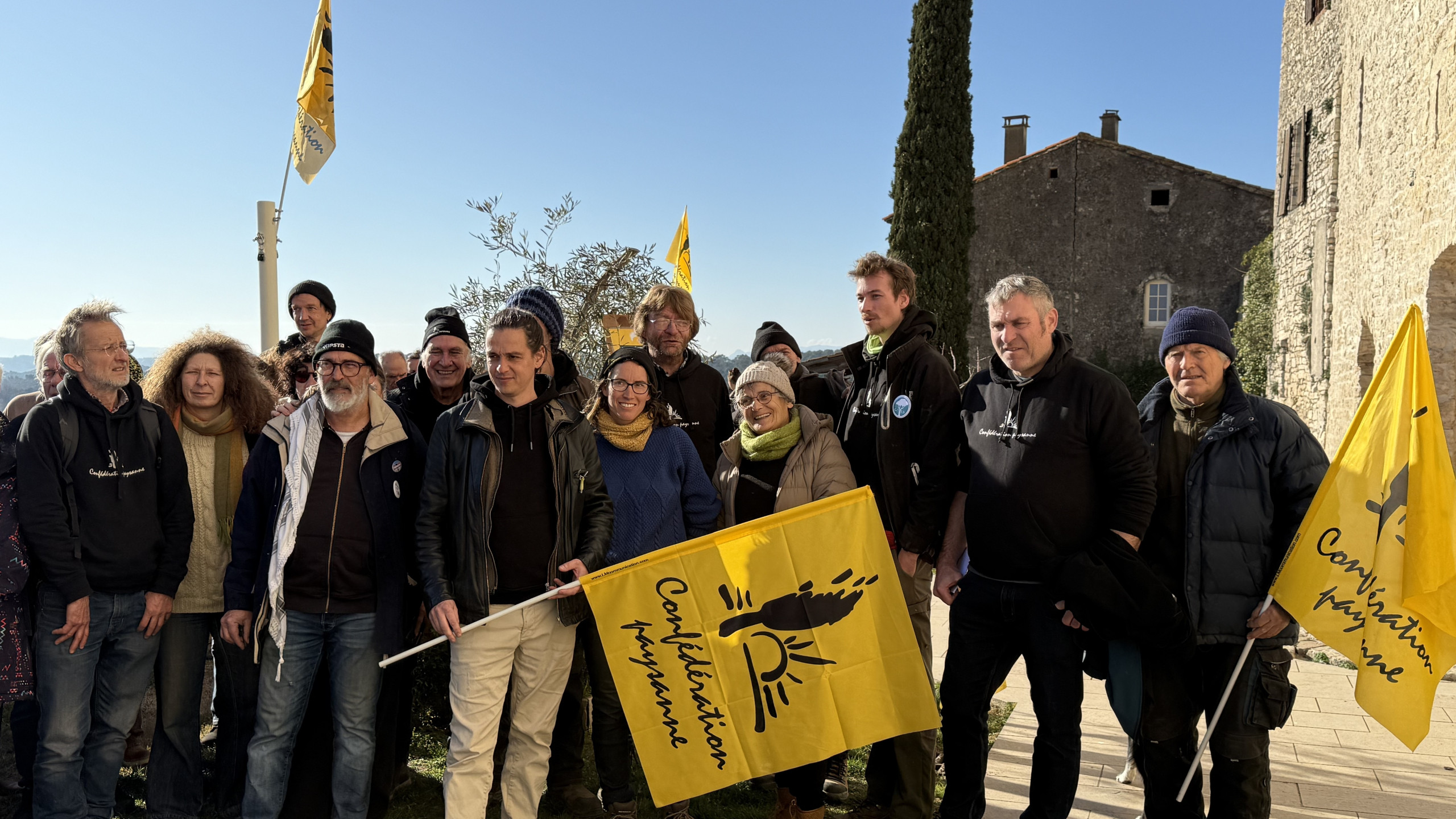 découvrez les enjeux et les actions de la mobilisation contre l'implantation des panneaux photovoltaïques. analyse des impacts environnementaux, sociaux et économiques et perspectives pour un avenir durable.