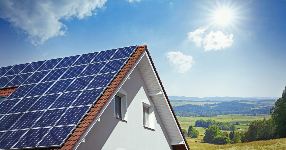 découvrez les différences entre les panneaux solaires monocristallins et polycristallins. apprenez à choisir la meilleure option pour vos besoins énergétiques grâce à notre comparaison détaillée sur l'efficacité, le coût et l'esthétique.