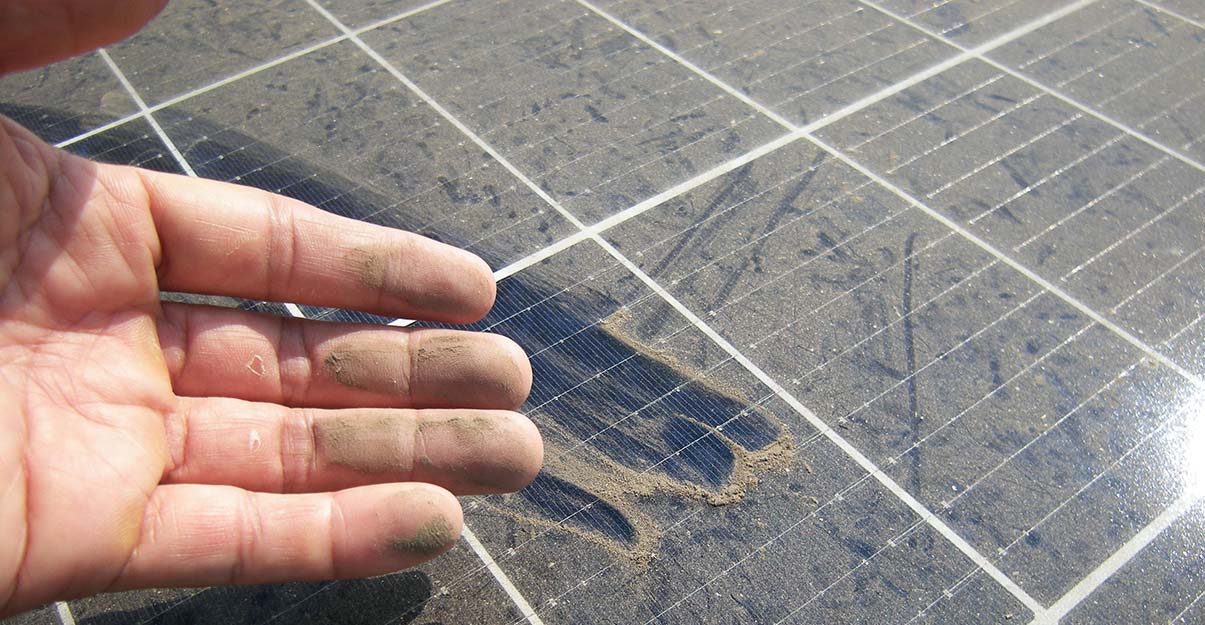 assurez l'efficacité de votre installation solaire grâce à un nettoyage régulier des panneaux photovoltaïques. découvrez nos services professionnels pour maximiser la production d'énergie et prolonger la durée de vie de vos équipements.