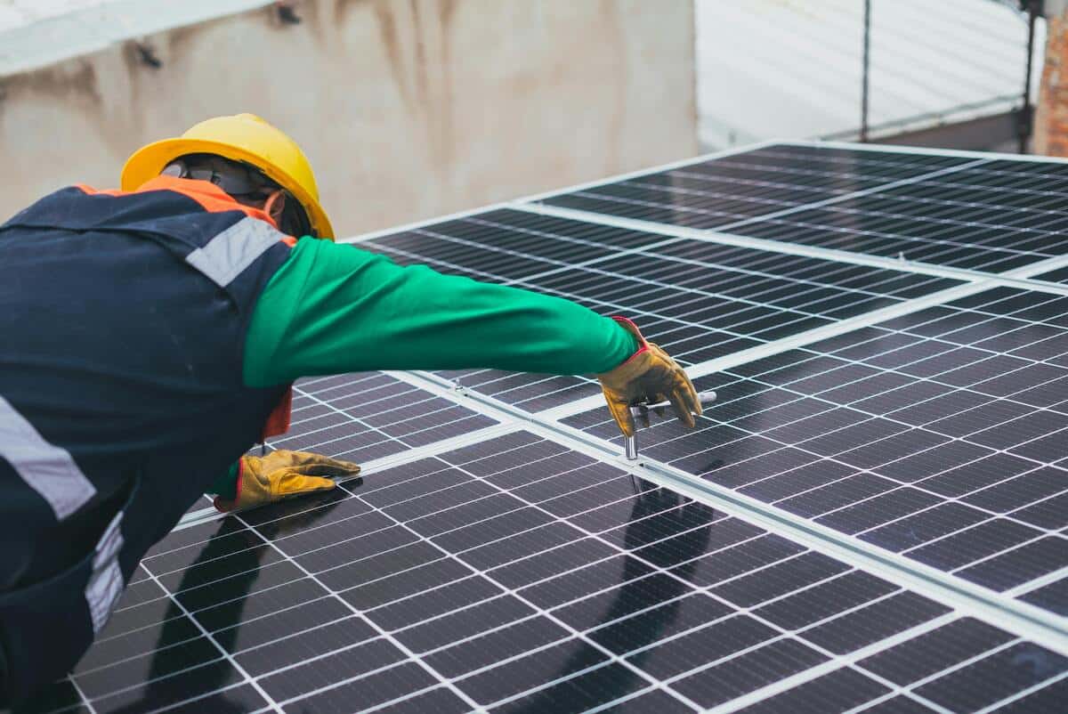 découvrez l'importance de l'orientation des panneaux photovoltaïques pour maximiser leur efficacité et leur production d'énergie. apprenez les meilleures pratiques et les angles d'inclinaison idéaux pour optimiser votre installation solaire et réduire votre empreinte carbone.