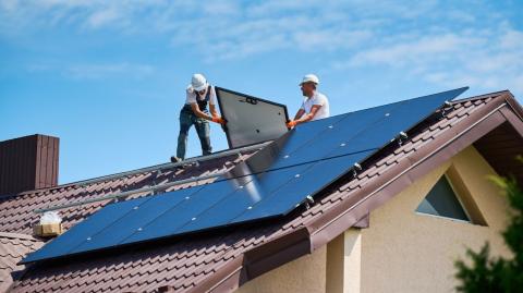 découvrez les innovations et tendances des panneaux solaires en 2025. explorez les nouveaux modèles, l'impact environnemental et comment optimiser votre production d'énergie renouvelable pour un avenir durable.