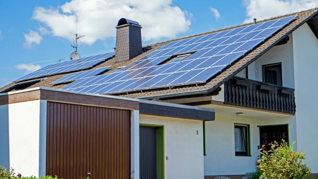 découvrez comment un panneau solaire 220v peut transformer votre maison en une source d'énergie durable et économique. profitez d'une installation adaptée et d'une réduction significative de vos factures d'électricité grâce à l'énergie solaire.