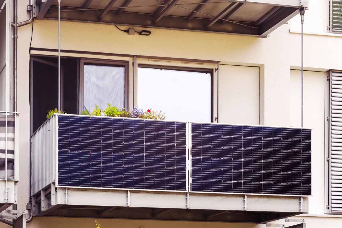 découvrez comment optimiser votre balcon avec nos panneaux solaires adaptés, offrant une solution écologique et économique pour produire votre propre électricité tout en respectant l'esthétisme de votre espace extérieur.