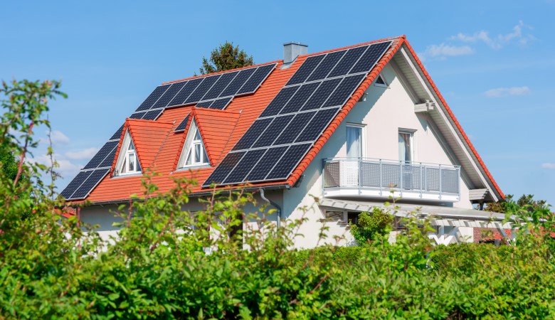 découvrez l'efficacité des panneaux solaires et comment ils peuvent transformer l'énergie solaire en électricité durable. explorez les avantages environnementaux et économiques de ces technologies pour optimiser votre consommation énergétique.