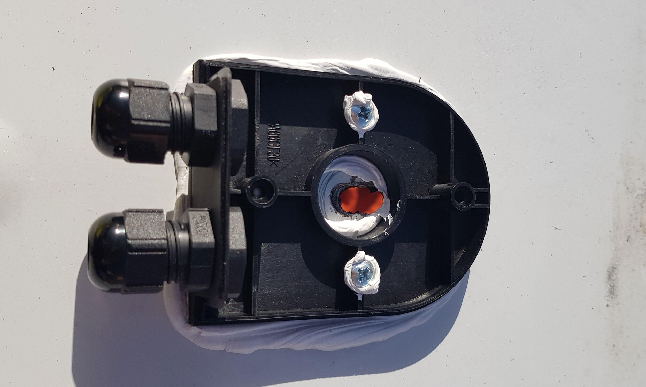 découvrez le panneau solaire souple uniteck, une solution innovante et légère pour produire de l'énergie renouvelable où que vous soyez. idéal pour le camping, les randonnées ou les bateaux, ce panneau flexible et performant vous permet de recharger vos appareils en toute simplicité.