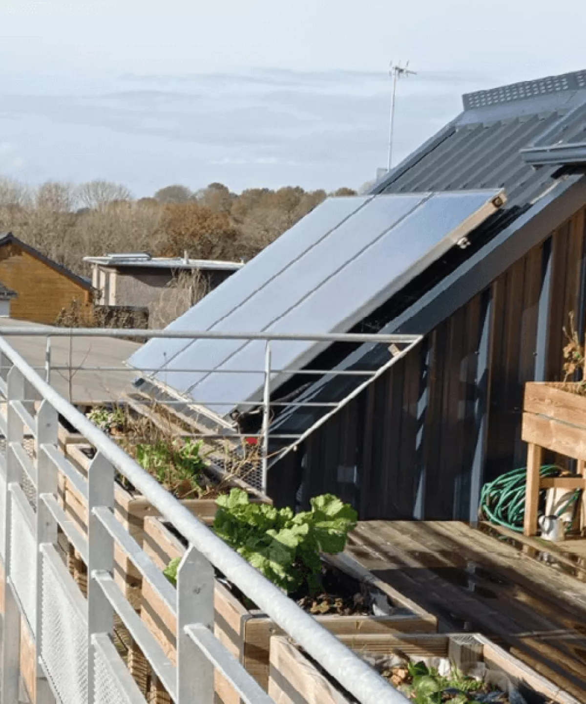 découvrez tout ce que vous devez savoir sur les panneaux solaires thermiques dans notre pdf complet. apprenez sur leur fonctionnement, leurs avantages, et comment les installer pour optimiser votre efficacité énergétique.