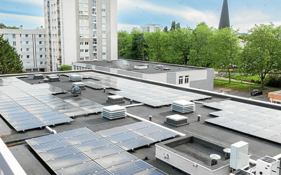 découvrez nos panneaux photovoltaïques à bréauté, une solution écologique et économique pour produire votre propre énergie solaire. bénéficiez d'une installation professionnelle, d'un suivi personnalisé et d'économies sur vos factures d'électricité. engagez-vous pour l'environnement tout en augmentant la valeur de votre propriété.