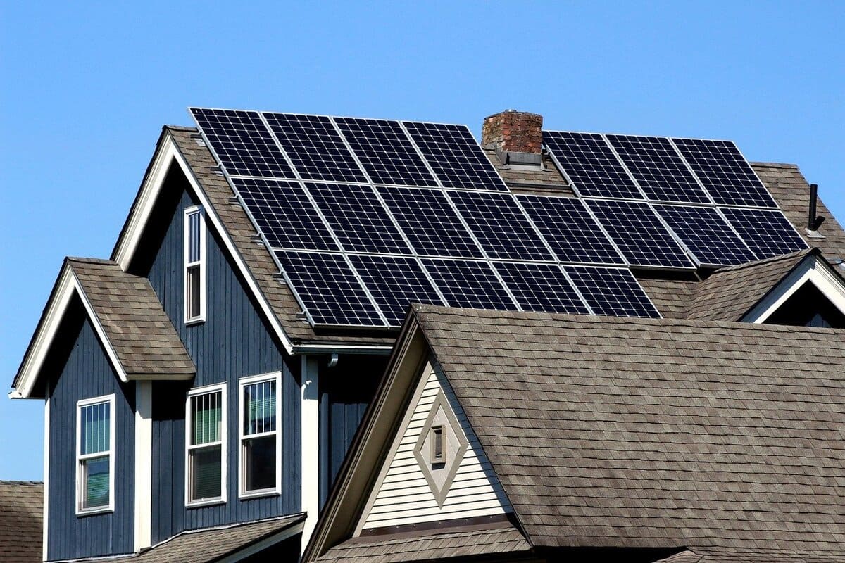 découvrez comment les panneaux photovoltaïques peuvent vous aider à réaliser des économies significatives sur vos factures d'électricité. optez pour l'énergie solaire et profitez d'une solution durable et rentable pour votre maison.