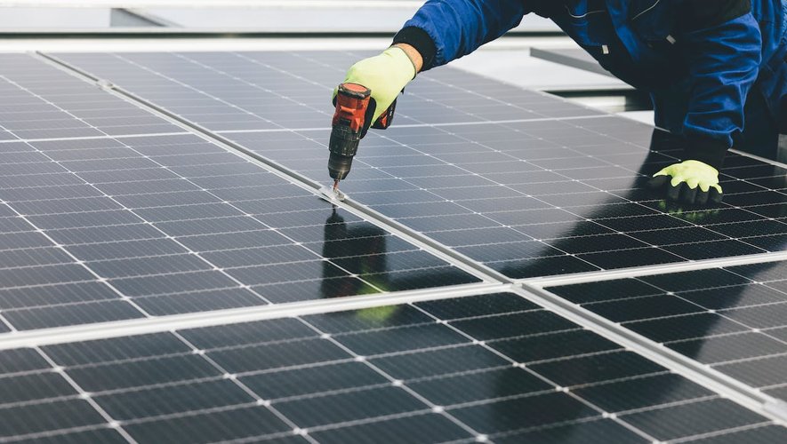 découvrez comment investir dans les panneaux photovoltaïques pour réduire vos factures d'énergie, bénéficier d'aides financières et contribuer à la transition énergétique. optimisez votre retour sur investissement tout en préservant l'environnement.
