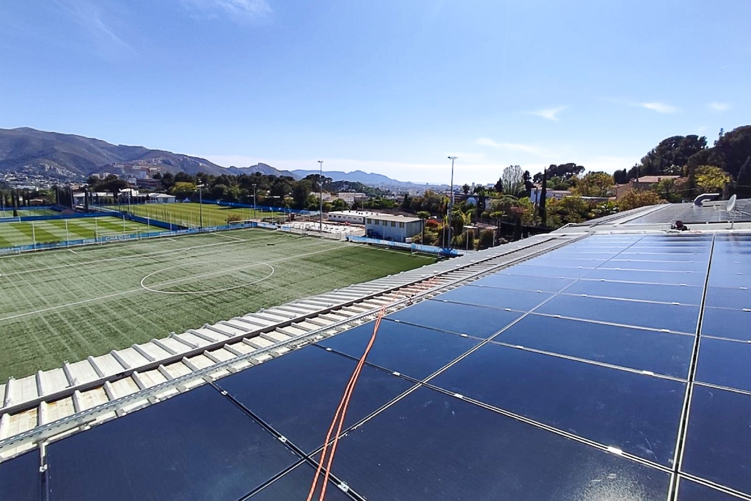 découvrez comment les panneaux photovoltaïques urbains transforment les villes en intégrant l'énergie solaire dans l'architecture moderne. profitez d'une solution éco-responsable et économique pour un futur durable.