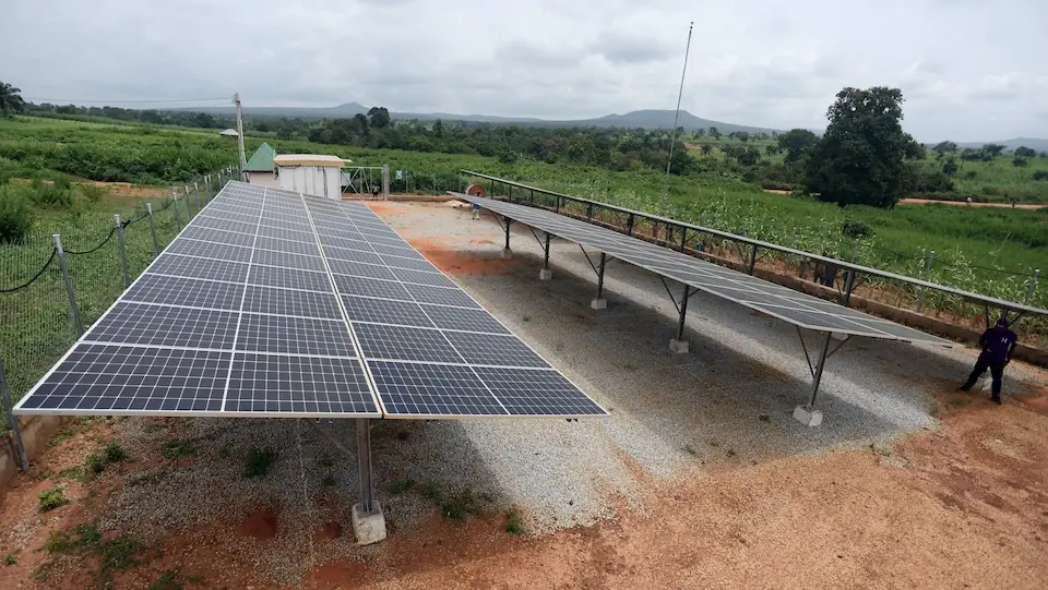 découvrez comment les panneaux solaires transforment l'afrique en offrant des solutions énergétiques durables et accessibles. explorez les avantages de l'énergie solaire pour les communautés, l'environnement et l'économie.