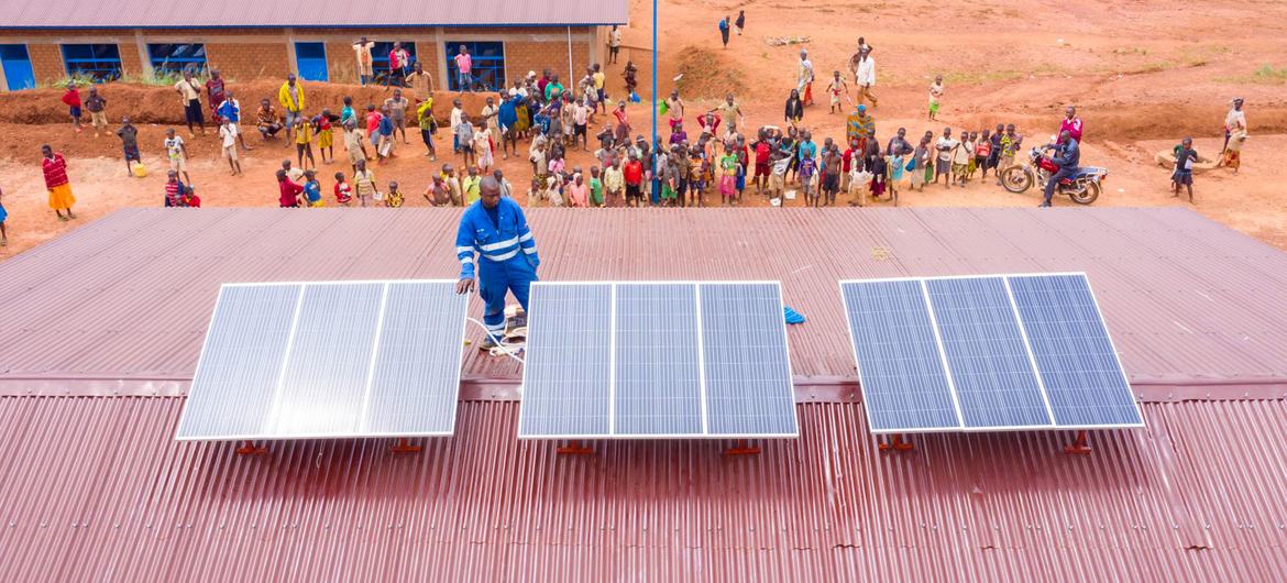 découvrez les avantages des panneaux solaires en afrique : une solution durable pour l'énergie renouvelable, idéale pour réduire les coûts et lutter contre le changement climatique. explorez les opportunités d'investissement et les innovations technologiques qui transforment le paysage énergétique du continent.