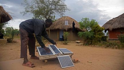 découvrez comment les panneaux solaires transforment le paysage énergétique de l'afrique. explorez les avantages, les technologies innovantes et les initiatives durables qui propulsent le continent vers une énergie propre et accessible.