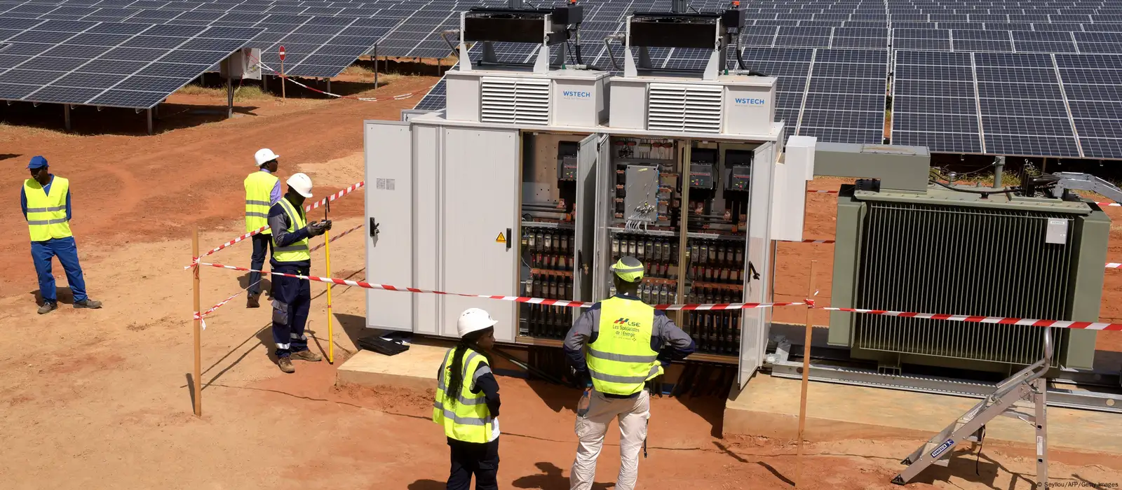 découvrez comment les panneaux solaires transforment l'afrique en offrant des solutions énergétiques durables et accessibles. explorez les avantages, l'impact environnemental et les opportunités économiques liés à l'énergie solaire sur le continent.