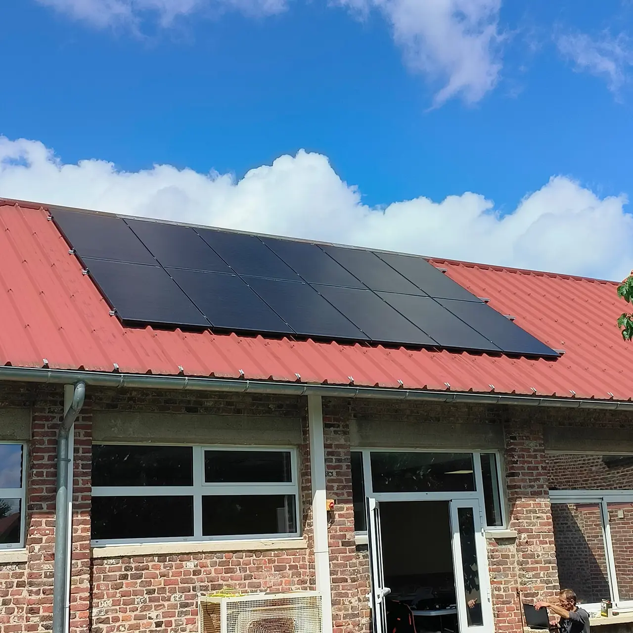 découvrez les panneaux solaires bi-verre, une solution innovante et durable pour maximiser votre production d'énergie solaire. offrant une esthétique moderne et une durabilité accrue, ces panneaux sont conçus pour optimiser l'efficacité tout en résistant aux intempéries. transformez votre espace en une source d'énergie renouvelable grâce à cette technologie avancée.