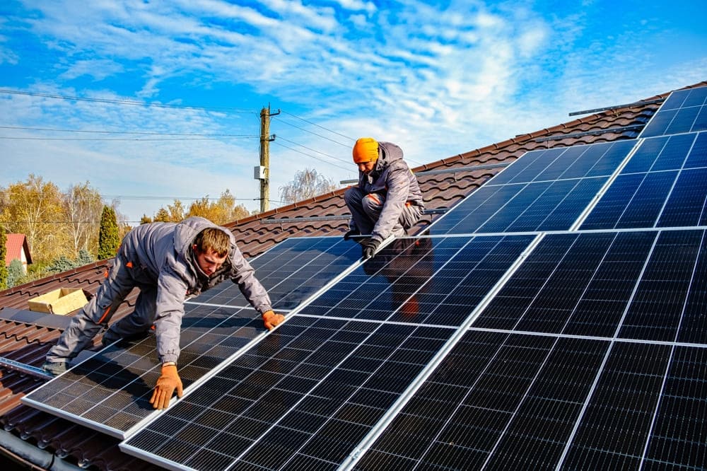 découvrez comment installer des panneaux solaires en copropriété : avantages financiers, démarches à suivre et conseils pratiques pour une transition énergétique réussie.