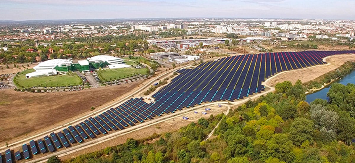découvrez tout ce que vous devez savoir sur les panneaux solaires en france. notre guide complet vous aide à comprendre les avantages, les étapes d'installation et les subventions disponibles pour maximiser votre investissement dans l'énergie solaire.