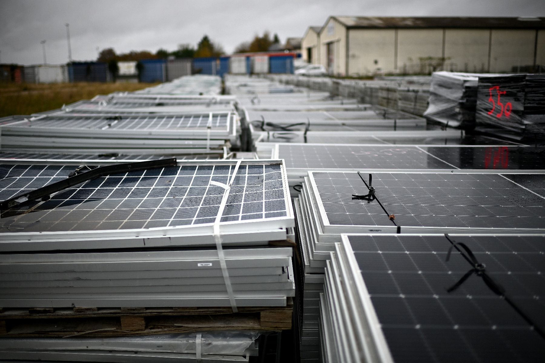 découvrez notre guide complet sur les panneaux solaires en gironde. optimisez votre consommation d'énergie tout en préservant l'environnement grâce à des solutions durables et rentables. informez-vous sur les aides disponibles, les avantages écologiques et les meilleures installations dans la région.