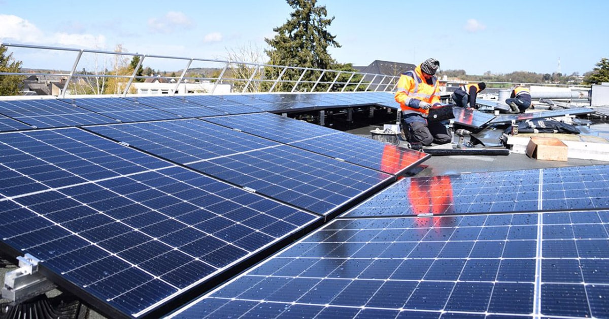 découvrez comment les panneaux solaires peuvent transformer votre maison en source d'énergie durable. profitez des économies d'énergie et d'un impact environnemental réduit grâce à des installations adaptées à vos besoins. optez pour une solution écologique et économique dès aujourd'hui !