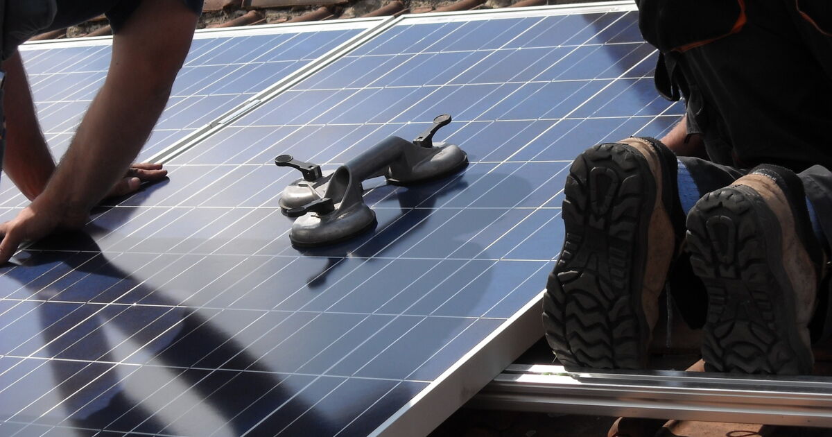 découvrez comment les panneaux solaires rentables peuvent transformer votre consommation énergétique tout en réduisant vos factures. investissez dans une énergie propre et durable et maximisez votre retour sur investissement grâce à des solutions adaptées à vos besoins.