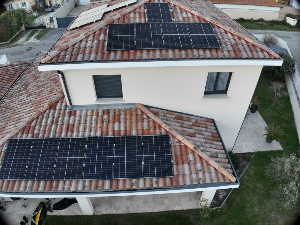 découvrez les panneaux solaires sur la rue janin, une solution écologique et économique pour produire votre propre énergie. optimisez votre consommation et participez à la transition énergétique tout en valorisant votre patrimoine.
