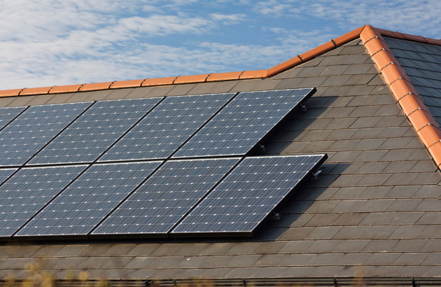 découvrez comment les panneaux solaires pour toiture transforment votre maison en une source d'énergie durable. maximisez votre indépendance énergétique tout en réduisant vos factures d'électricité. informez-vous sur les avantages, l'installation et les subventions disponibles pour rendre votre transition vers l'énergie solaire plus accessible.