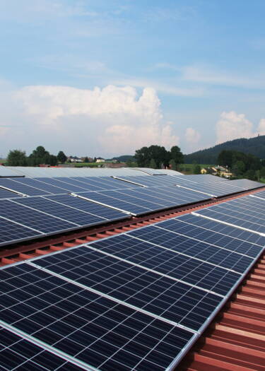 découvrez comment les panneaux solaires peuvent accompagner vos aventures. apprenez à les utiliser pour profiter d'une énergie renouvelable, lors de vos voyages en camping ou en van. optimisez votre autonomie énergétique tout en respectant l'environnement.