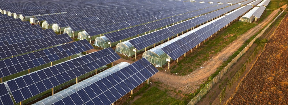 découvrez les avantages du photovoltaïque agricole, une solution durable qui optimise la production énergétique sur vos exploitations tout en respectant l'environnement. informez-vous sur les technologies, les subventions et les bénéfices économiques liés à l'énergie solaire dans le secteur agricole.