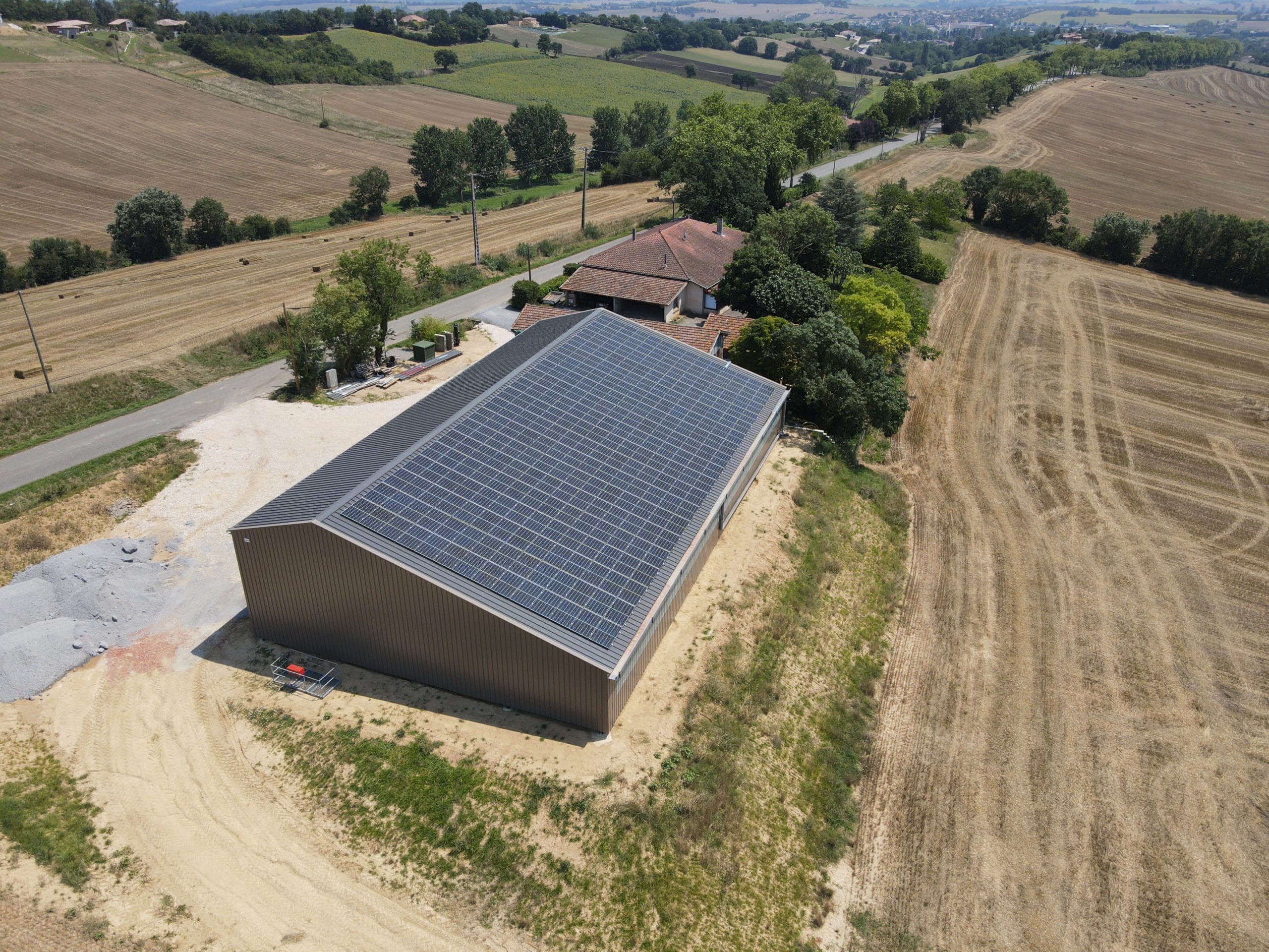 découvrez comment le photovoltaïque agricole transforme l'agriculture moderne en permettant aux exploitants de produire leur propre énergie tout en optimisant leurs coûts. explorez les avantages, les technologies et les opportunités offertes par cette solution durable pour un avenir plus vert.